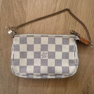Louis Vuitton Pochette Damier
